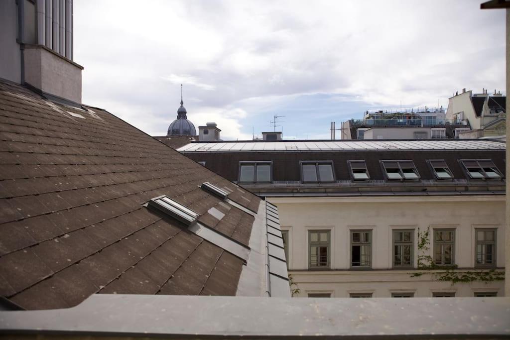 Rooftop With Balcony & Ac Wien